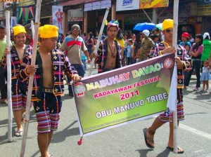 davao-kadayawan-2011-obu-manuvo-tribe-floral-float-parade