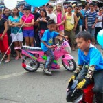 davao-kadayawan-kids-in-motor
