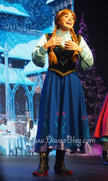 Princess-AnaTravel-to-Hongkong-Disneyland-at-FROZEN-VILLAGE