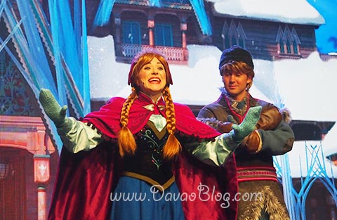 Princess-Anna-and-Kristoff-Travel-to-Hongkong-Disneyland-at-FROZEN-VILLAGE