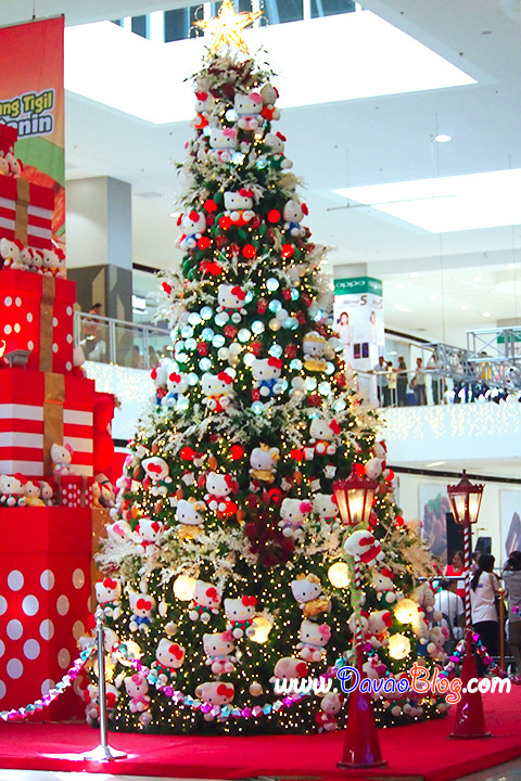 SM-City-Davao-Mall-Ecoland-Christmas-Tree-in-Davao-City-2015