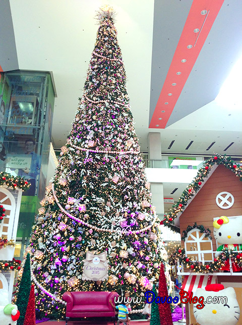 SM-Lanang-Premier-Lanang-Mall-Christmas-Tree-in-Davao-City-2015