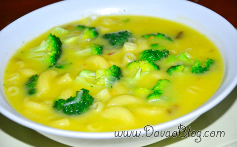 Easy-to-cook-soup-Macaroni-Soup-with-Broccoli